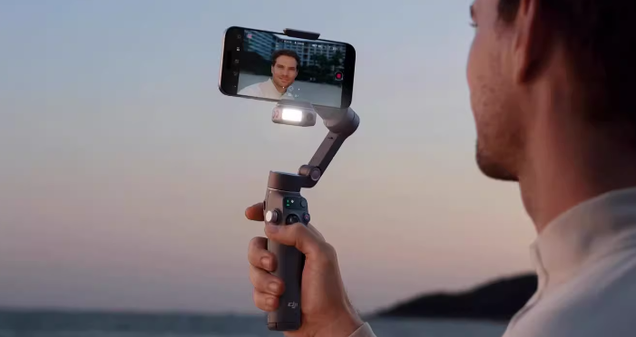 拍视频抖动怎么解决，大疆DJI Osmo Mobile 7P全场景跟拍手机稳定器-第3张图片-文巢好物